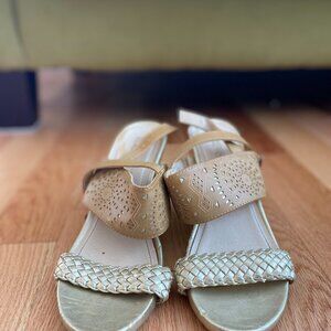 Kenneth Cole Reaction Wedges